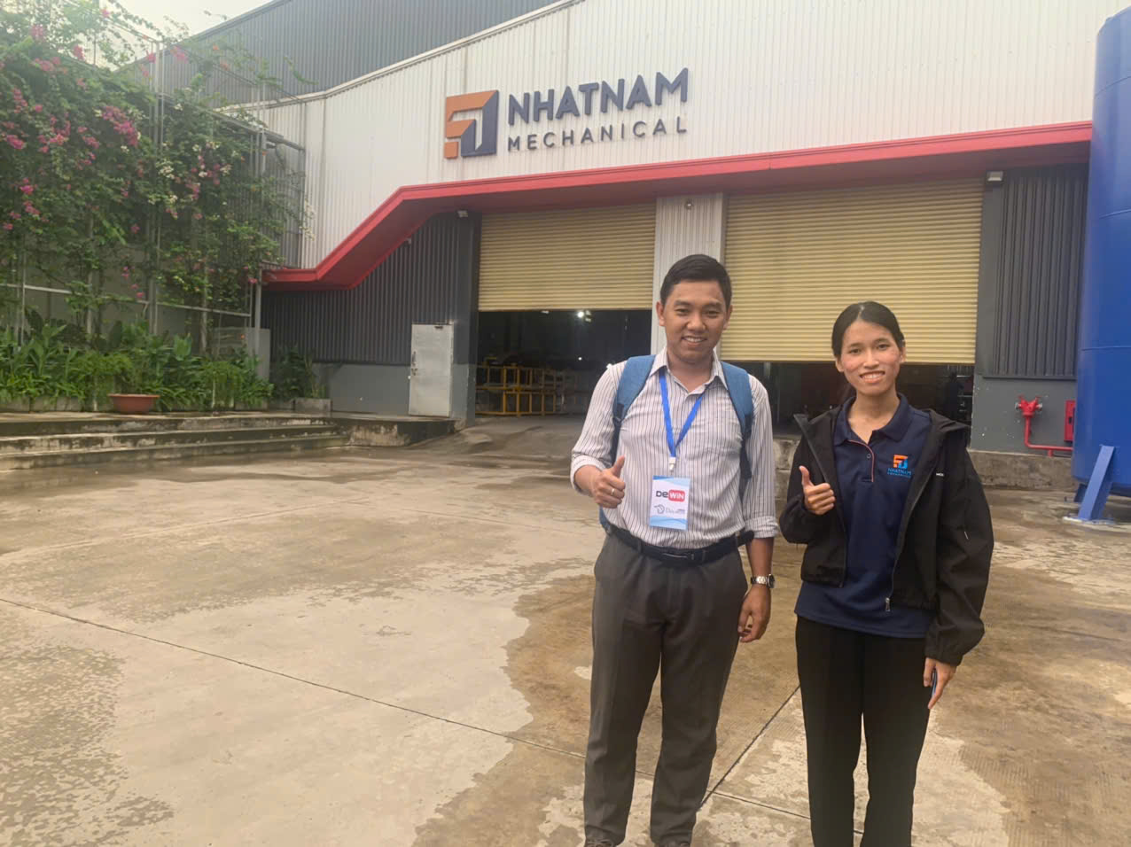 Picture with sale contact person